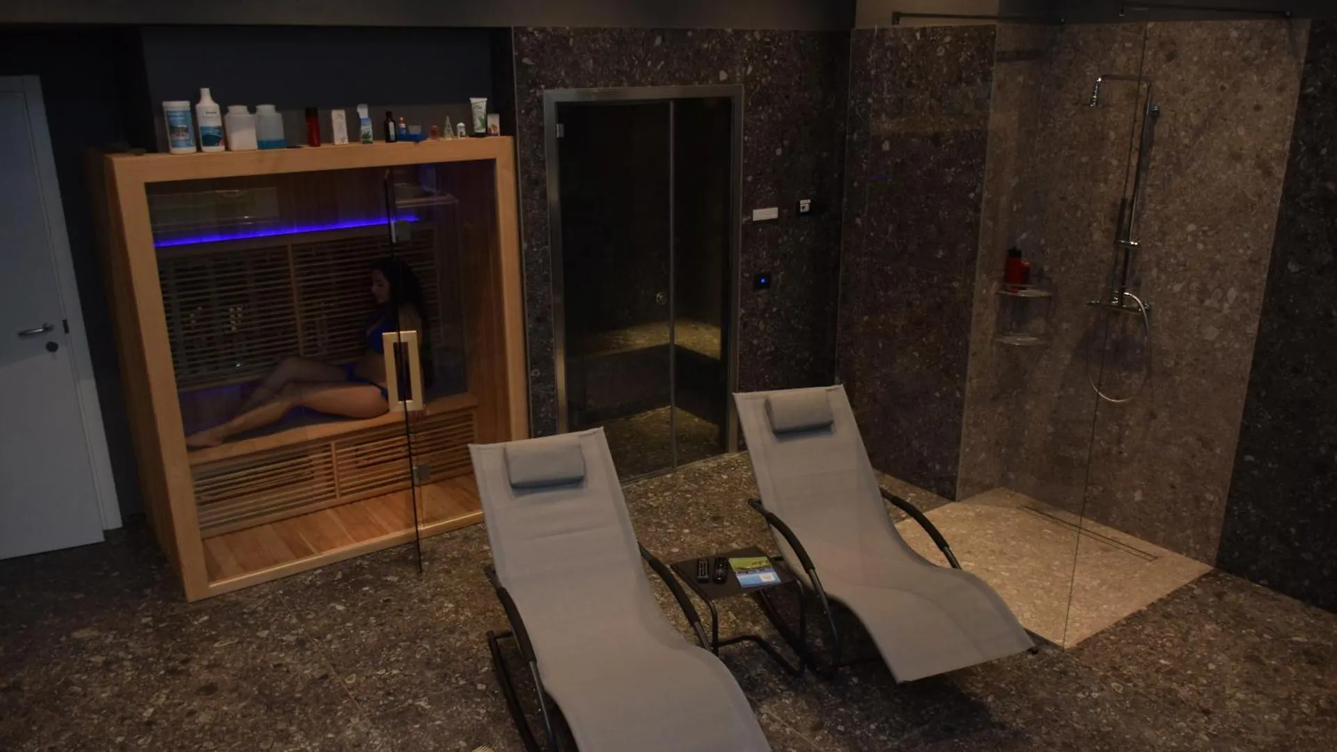 J13 Appartamento con SPA Privata Pavia Italia