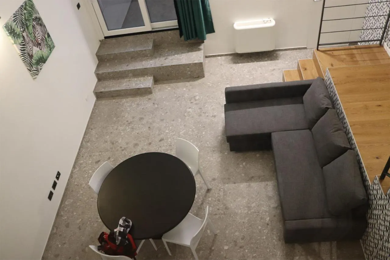 J13 Appartamento con SPA Privata Pavia 0*,  Italia