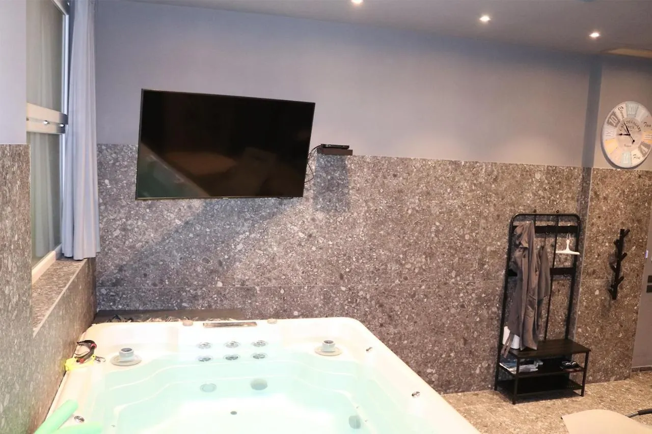 J13 Appartamento con SPA Privata Pavia